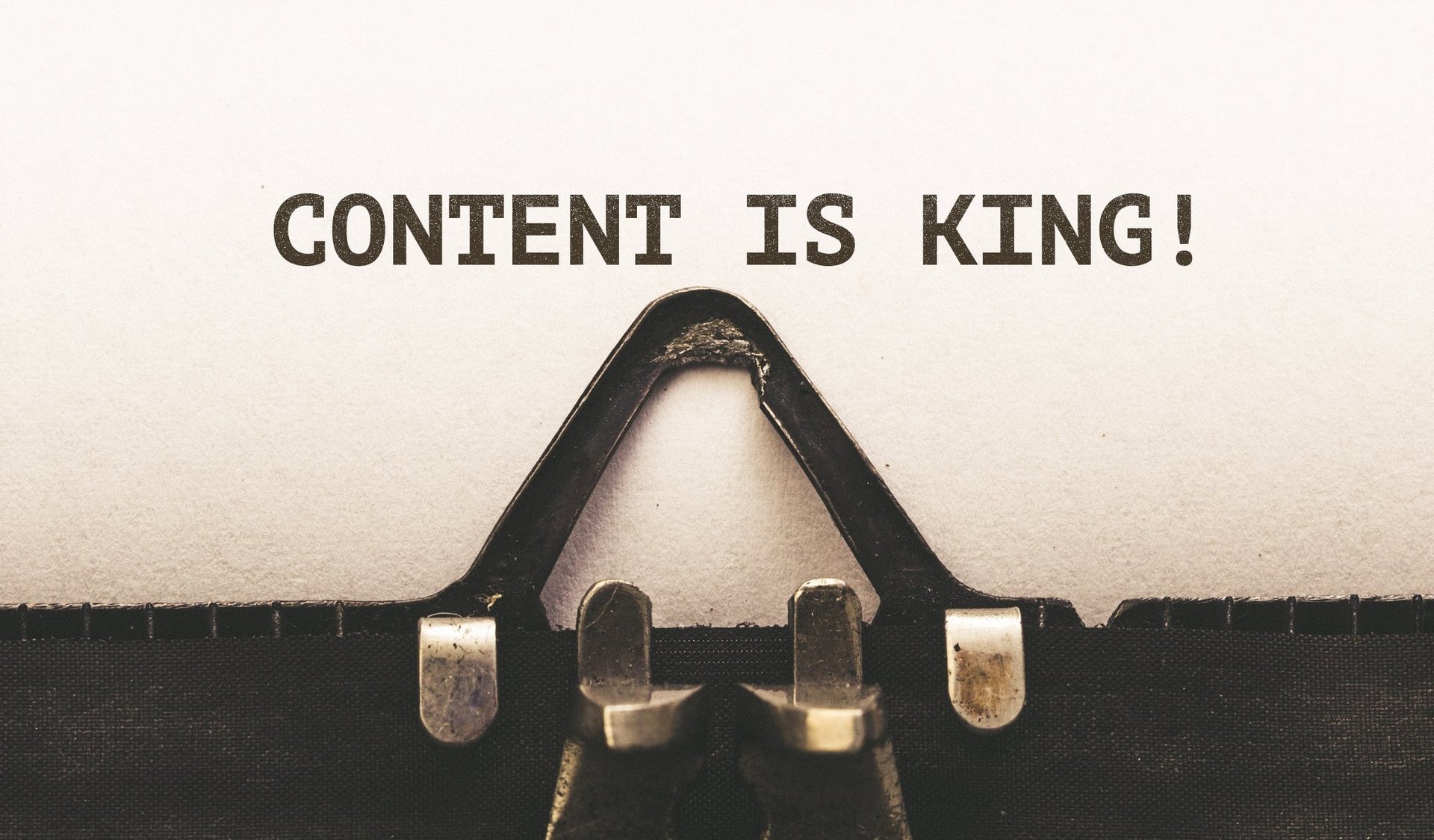 Content is King Schriftzug auf Schreibmaschine