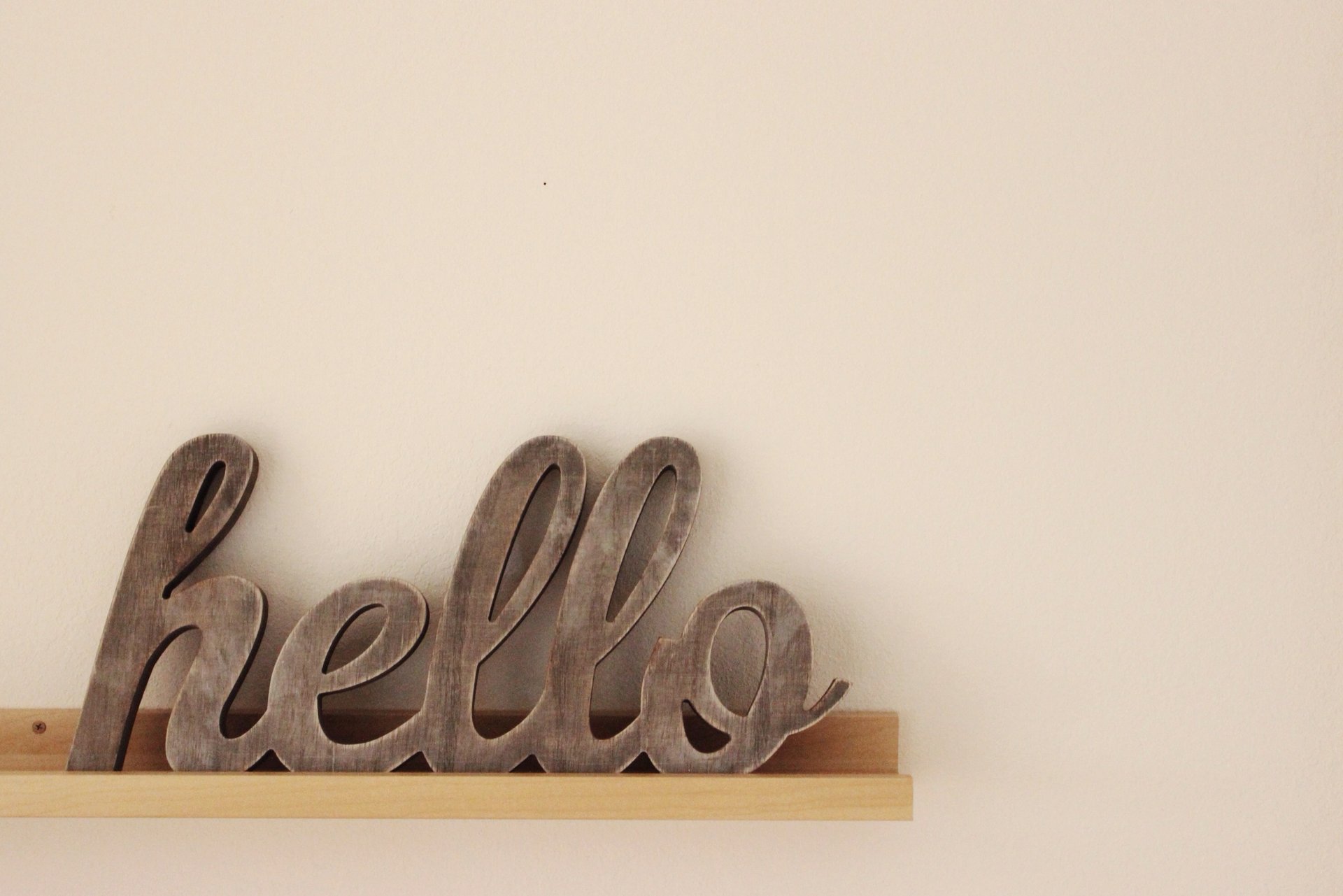 Deko-Schriftzug "hello" aus Holz 